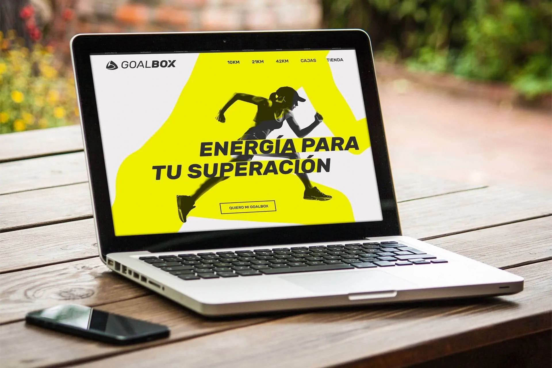 Laptop mostrando la web de goalbox