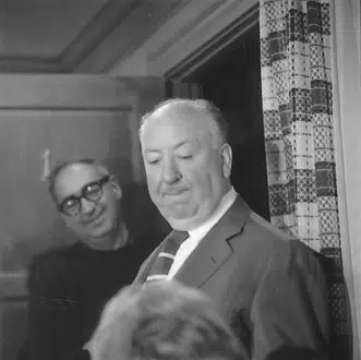 Alfred Hitchcock y Saul Bass en el set de "Psicosis".