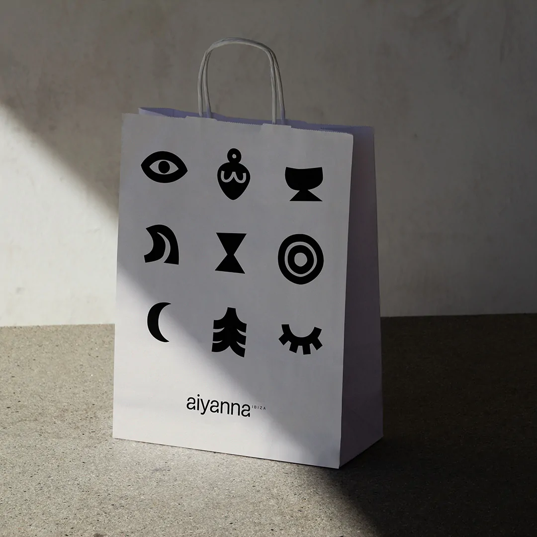 AIYANNA-bolsa Diseño identidad de marca TIAKI aplicada a producto